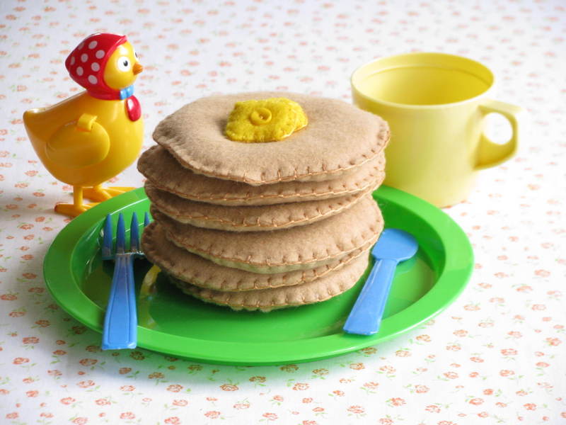 Miss_flossie_at_the_breakfast_tab_2