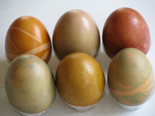 Naturally dyed eggs