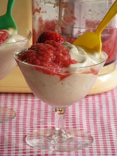 Frozen banana sundae