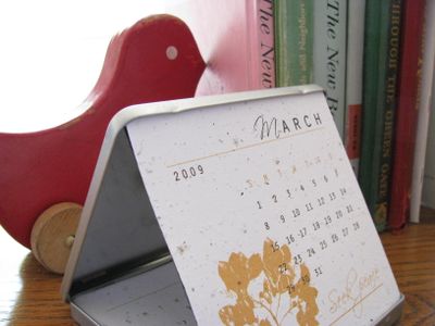 Plantable desk calendar