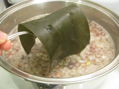 Kombu seaweed hydrated