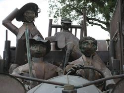 Clampett's closeup farm show