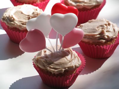 Almond cupcakes frosted Almond cupcakes frosted