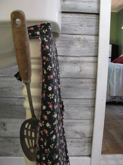 Bathroom tissue roll holder