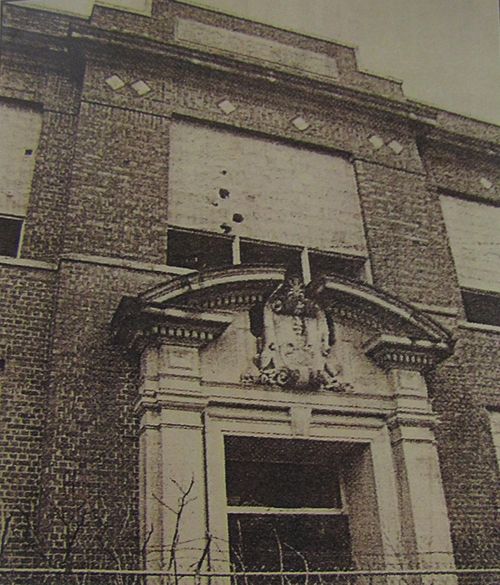 Riverton school entrance